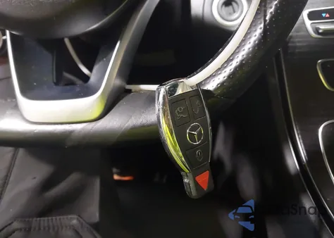 2018 Mercedes-Benz C 300 z USA, uszkodzony, nr VIN WDDWJ4JBXJF745972